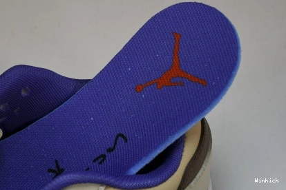 Travis Check The Scott FZ8117-900 x Jordan Cut 1122